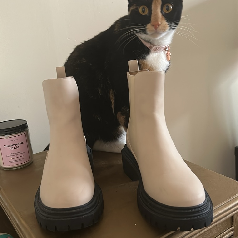 Beige boots - Picture 3 of 4
